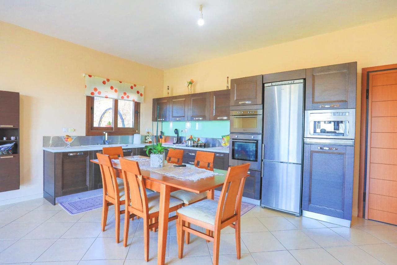 אצ'ארבי Villa Dersea מראה חיצוני תמונה